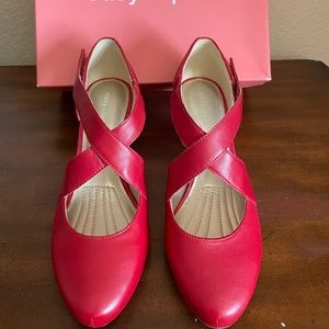Brand New Easy Spirit Roxana medium red shoes size 7 wide